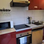 A Deux Pas Du Village