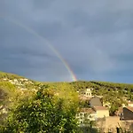 A Deux Pas Du Village *
