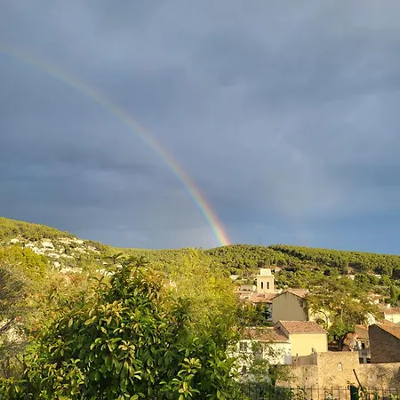 à Deux Pas Du Village *