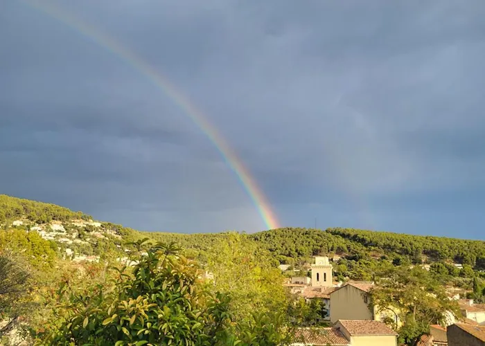 A Deux Pas Du Village *