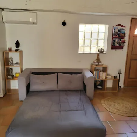 A Deux Pas Du Village Apartman