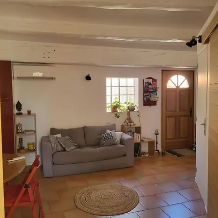A Deux Pas Du Village