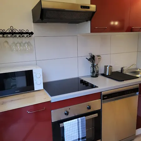 A Deux Pas Du Village