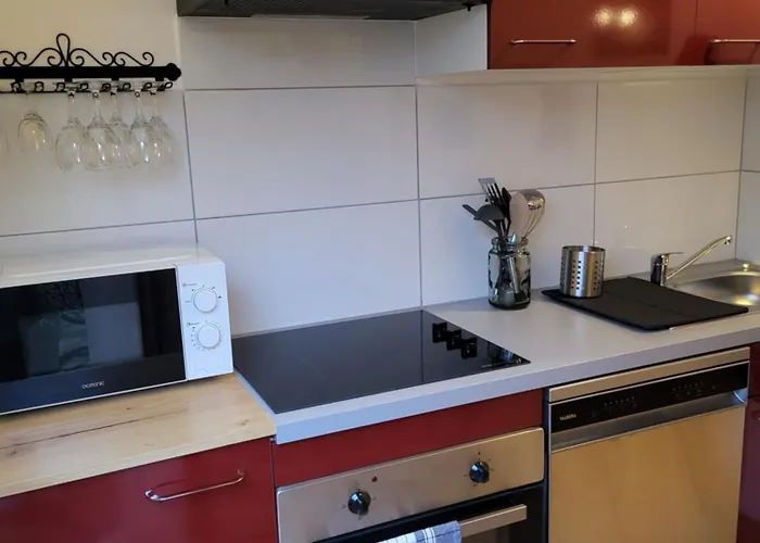 A Deux Pas Du Village